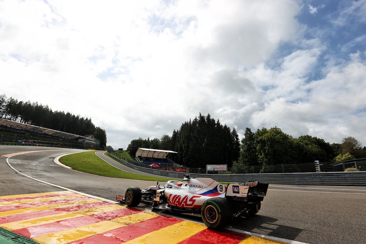 GP BELGIO, Nikita Mazepin (RUS) Haas F1 Team VF-21.
27.08.2021. Formula 1 World Championship, Rd 12, Belgian Grand Prix, Spa Francorchamps, Belgium, Practice Day.
- www.xpbimages.com, EMail: requests@xpbimages.com © Copyright: Charniaux / XPB Images