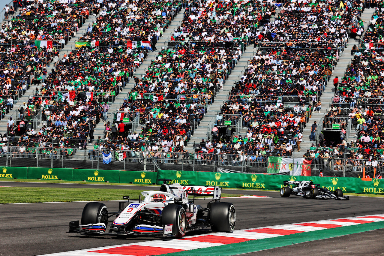 GP CITTA DEL MESSICO, Nikita Mazepin (RUS) Haas F1 Team VF-21.
07.11.2021. Formula 1 World Championship, Rd 18, Mexican Grand Prix, Mexico City, Mexico, Gara Day.
- www.xpbimages.com, EMail: requests@xpbimages.com © Copyright: Batchelor / XPB Images
