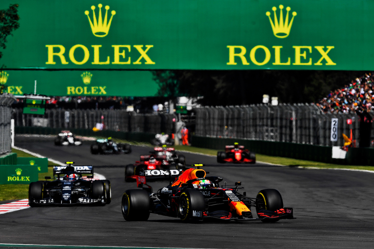 GP CITTA DEL MESSICO, Sergio Perez (MEX) Red Bull Racing RB16B.
07.11.2021. Formula 1 World Championship, Rd 18, Mexican Grand Prix, Mexico City, Mexico, Gara Day.
- www.xpbimages.com, EMail: requests@xpbimages.com © Copyright: Carrezevoli / XPB Images