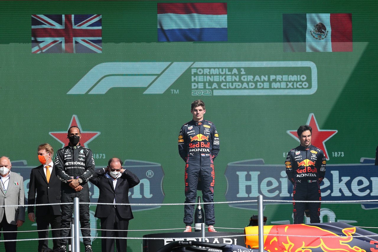 GP CITTA DEL MESSICO, 1st place Max Verstappen (NLD) Red Bull Racing RB16B, 2nd place Lewis Hamilton (GBR) Mercedes AMG F1 W12 e 3rd place Sergio Perez (MEX) Red Bull Racing.
07.11.2021. Formula 1 World Championship, Rd 18, Mexican Grand Prix, Mexico City, Mexico, Gara Day.
- www.xpbimages.com, EMail: requests@xpbimages.com © Copyright: Batchelor / XPB Images
