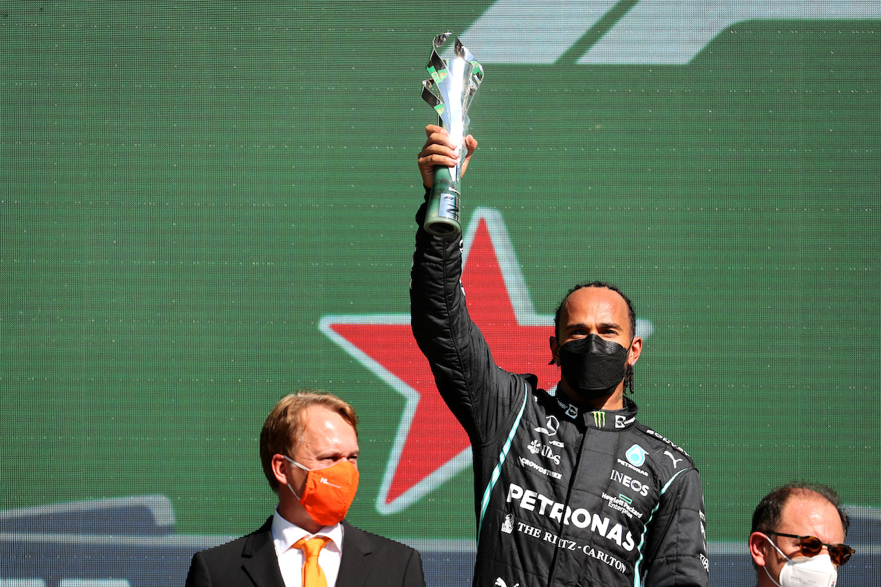 GP CITTA DEL MESSICO, 2nd place Lewis Hamilton (GBR) Mercedes AMG F1 W12.
07.11.2021. Formula 1 World Championship, Rd 18, Mexican Grand Prix, Mexico City, Mexico, Gara Day.
- www.xpbimages.com, EMail: requests@xpbimages.com © Copyright: Batchelor / XPB Images