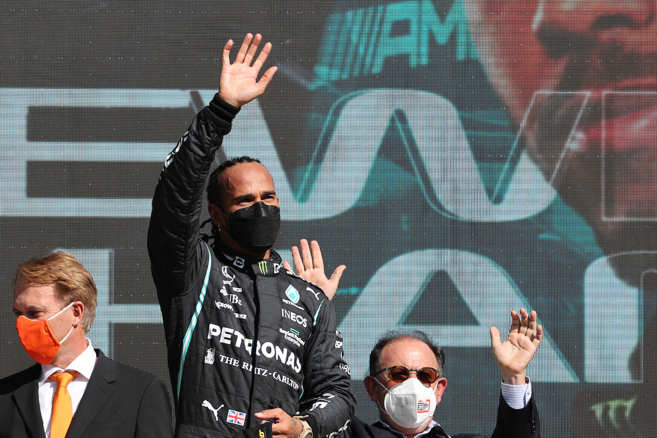 GP CITTA DEL MESSICO, 2nd place Lewis Hamilton (GBR) Mercedes AMG F1 W12.
07.11.2021. Formula 1 World Championship, Rd 18, Mexican Grand Prix, Mexico City, Mexico, Gara Day.
- www.xpbimages.com, EMail: requests@xpbimages.com ¬© Copyright: Batchelor / XPB Images