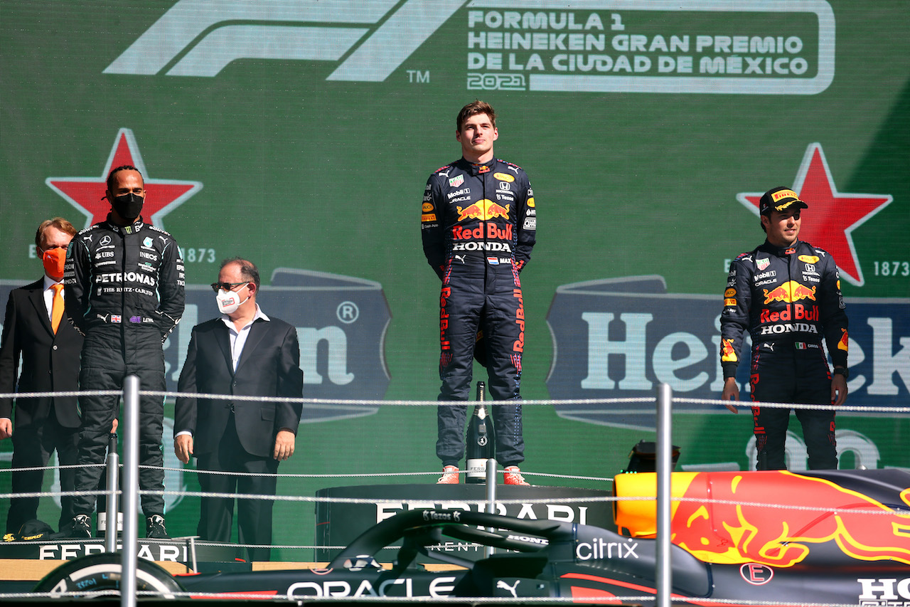 GP CITTA DEL MESSICO, 1st place Max Verstappen (NLD) Red Bull Racing RB16B, 2nd place Lewis Hamilton (GBR) Mercedes AMG F1 W12 e 3rd place Sergio Perez (MEX) Red Bull Racing.
07.11.2021. Formula 1 World Championship, Rd 18, Mexican Grand Prix, Mexico City, Mexico, Gara Day.
- www.xpbimages.com, EMail: requests@xpbimages.com ¬© Copyright: Batchelor / XPB Images