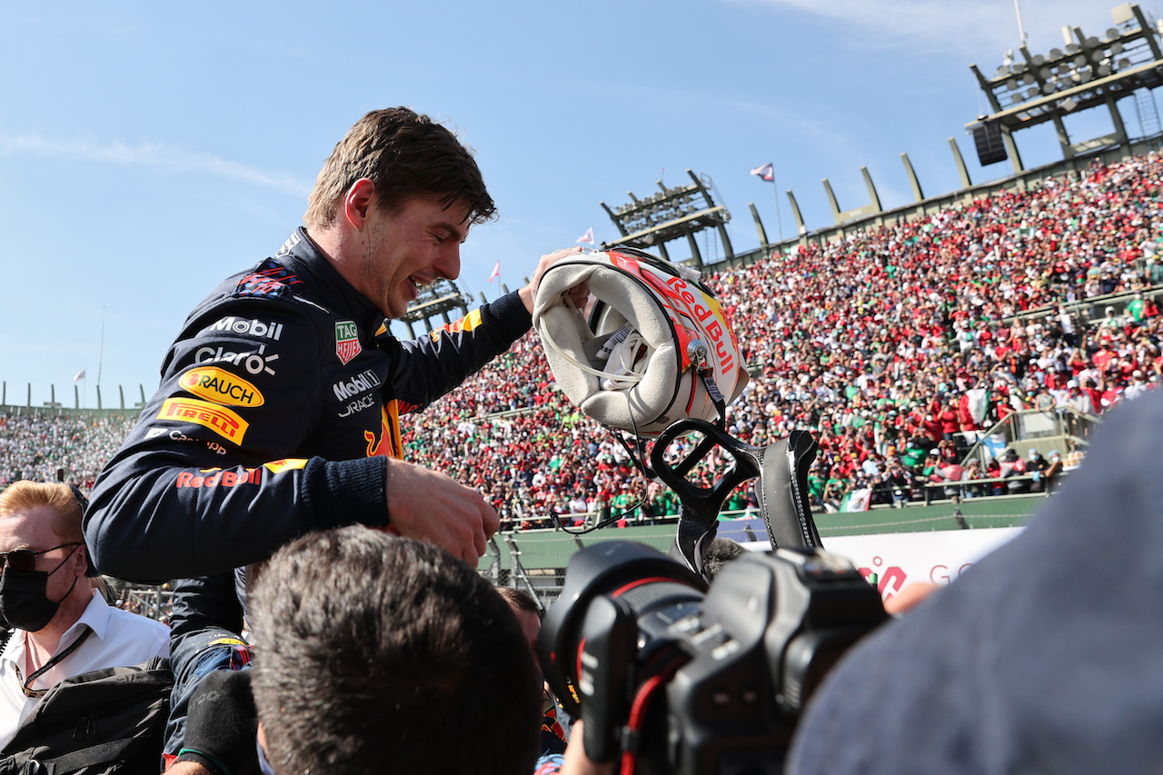 GP CITTA DEL MESSICO, 1st place Max Verstappen (NLD) Red Bull Racing RB16B.
07.11.2021. Formula 1 World Championship, Rd 18, Mexican Grand Prix, Mexico City, Mexico, Gara Day.
- www.xpbimages.com, EMail: requests@xpbimages.com ¬© Copyright: Batchelor / XPB Images