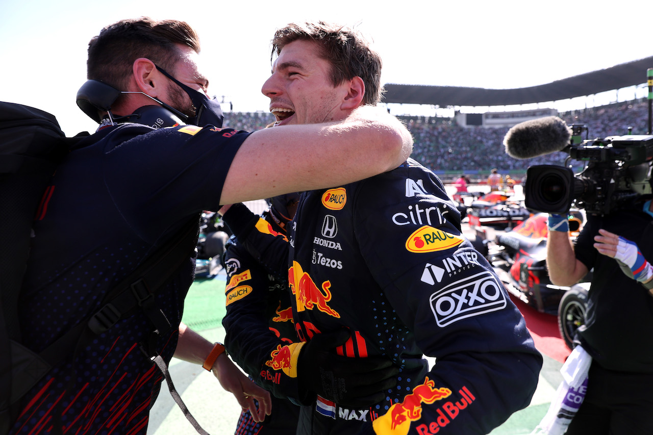 GP CITTA DEL MESSICO, 1st place Max Verstappen (NLD) Red Bull Racing RB16B.
07.11.2021. Formula 1 World Championship, Rd 18, Mexican Grand Prix, Mexico City, Mexico, Gara Day.
- www.xpbimages.com, EMail: requests@xpbimages.com ¬© Copyright: Batchelor / XPB Images