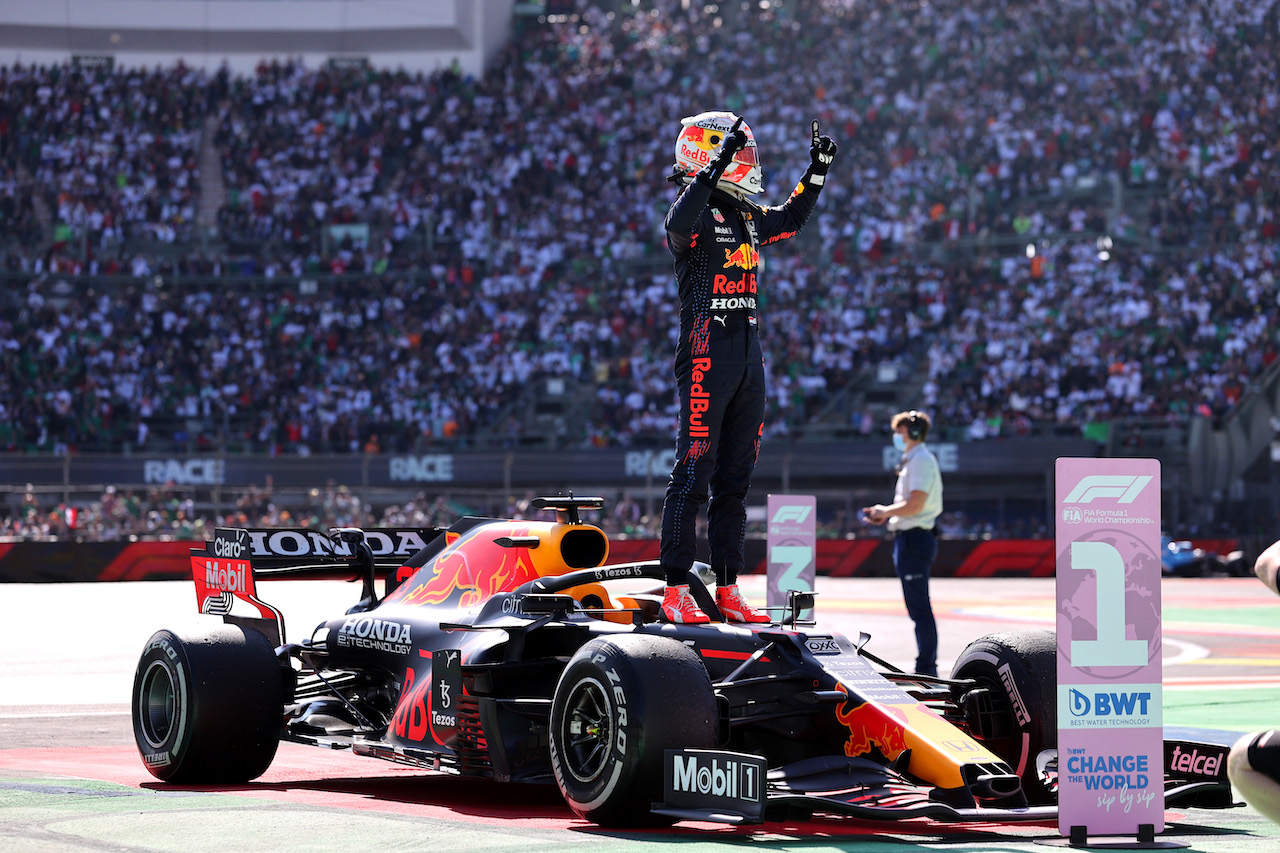 GP CITTA DEL MESSICO, 1st place Max Verstappen (NLD) Red Bull Racing RB16B.
07.11.2021. Formula 1 World Championship, Rd 18, Mexican Grand Prix, Mexico City, Mexico, Gara Day.
- www.xpbimages.com, EMail: requests@xpbimages.com ¬© Copyright: Batchelor / XPB Images