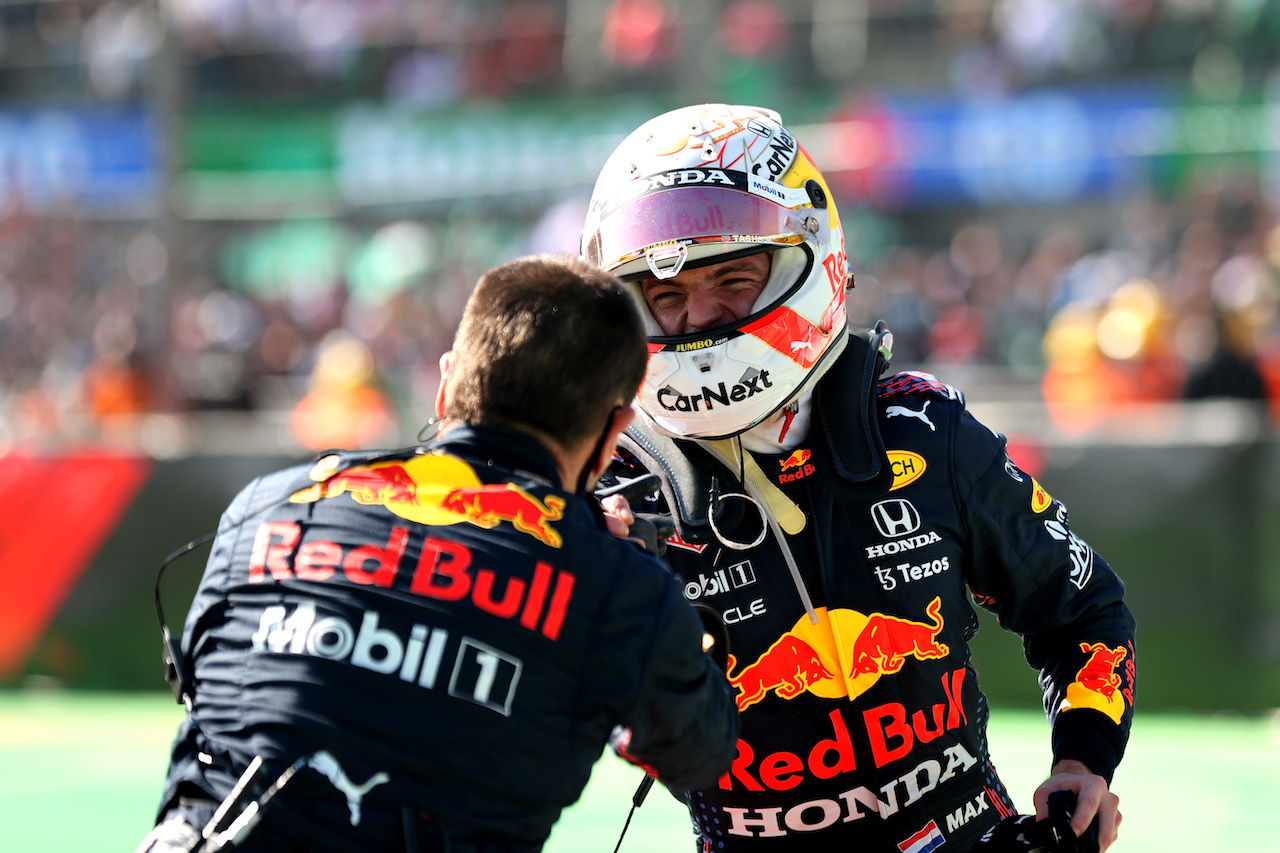 GP CITTA DEL MESSICO, 1st place Max Verstappen (NLD) Red Bull Racing RB16B.
07.11.2021. Formula 1 World Championship, Rd 18, Mexican Grand Prix, Mexico City, Mexico, Gara Day.
- www.xpbimages.com, EMail: requests@xpbimages.com ¬© Copyright: Batchelor / XPB Images
