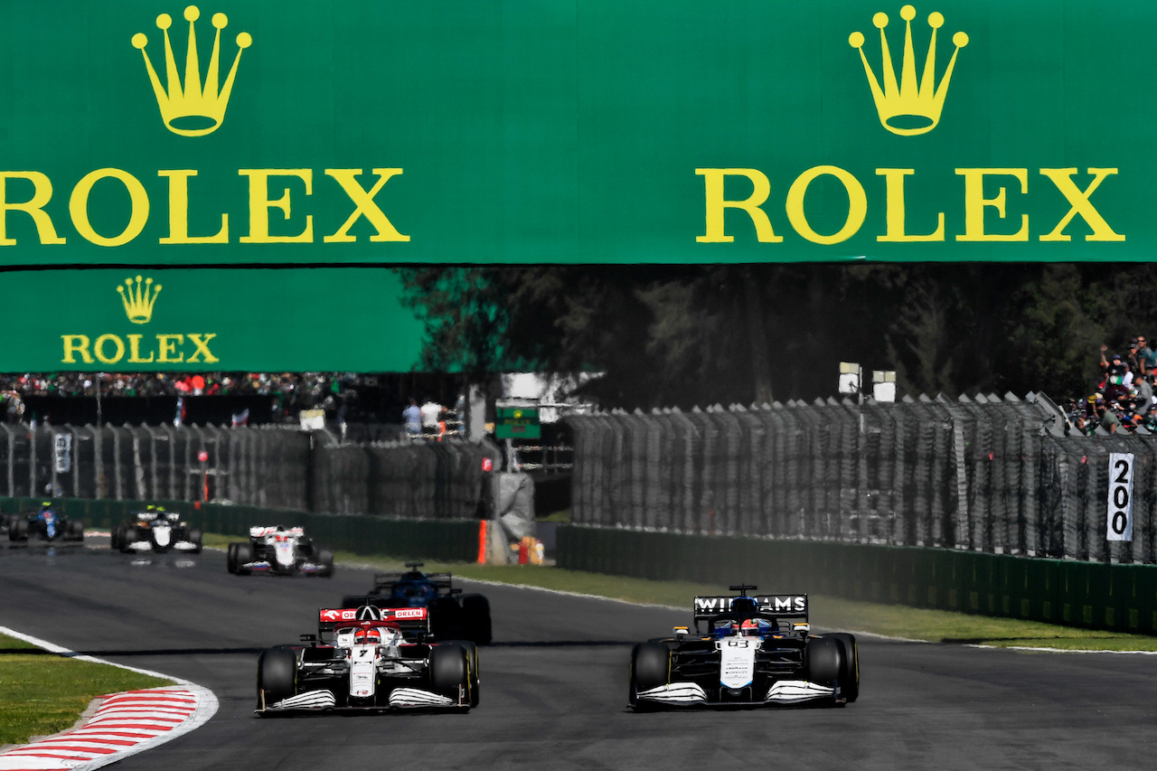 GP CITTA DEL MESSICO, Kimi Raikkonen (FIN) Alfa Romeo Racing C41 e George Russell (GBR) Williams Racing FW43B battle for position.
07.11.2021. Formula 1 World Championship, Rd 18, Mexican Grand Prix, Mexico City, Mexico, Gara Day.
- www.xpbimages.com, EMail: requests@xpbimages.com © Copyright: Carrezevoli / XPB Images
