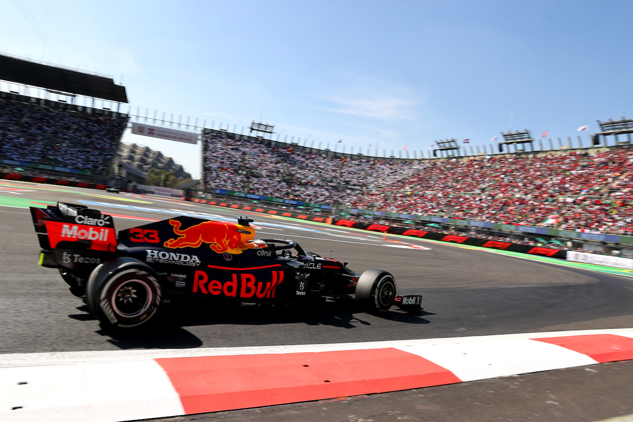 GP CITTA DEL MESSICO, Max Verstappen (NLD) Red Bull Racing RB16B.
07.11.2021. Formula 1 World Championship, Rd 18, Mexican Grand Prix, Mexico City, Mexico, Gara Day.
- www.xpbimages.com, EMail: requests@xpbimages.com ¬© Copyright: Batchelor / XPB Images