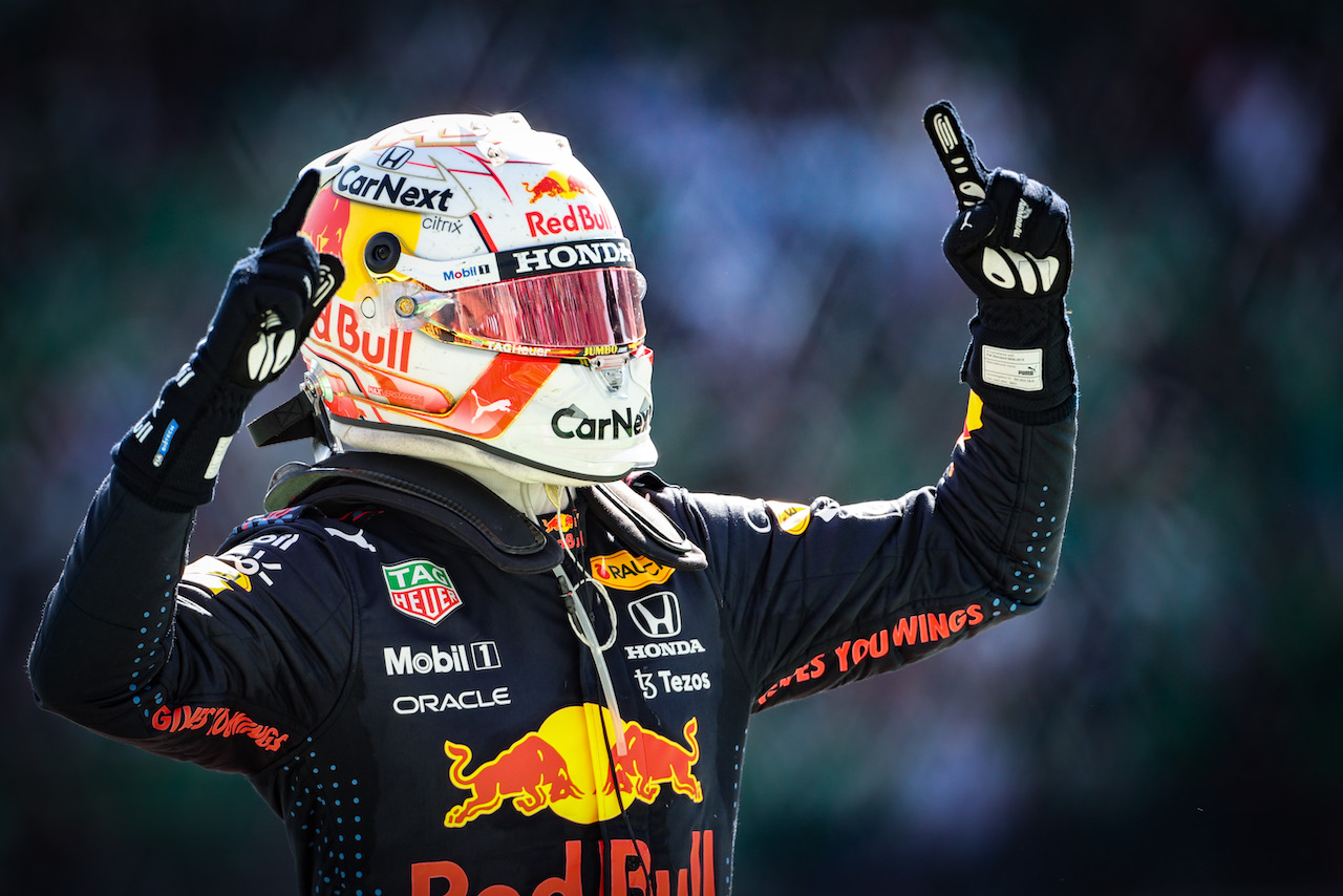 GP CITTA DEL MESSICO, Gara winner Max Verstappen (NLD) Red Bull Racing celebrates in parc ferme.
07.11.2021. Formula 1 World Championship, Rd 18, Mexican Grand Prix, Mexico City, Mexico, Gara Day.
- www.xpbimages.com, EMail: requests@xpbimages.com © Copyright: Charniaux / XPB Images