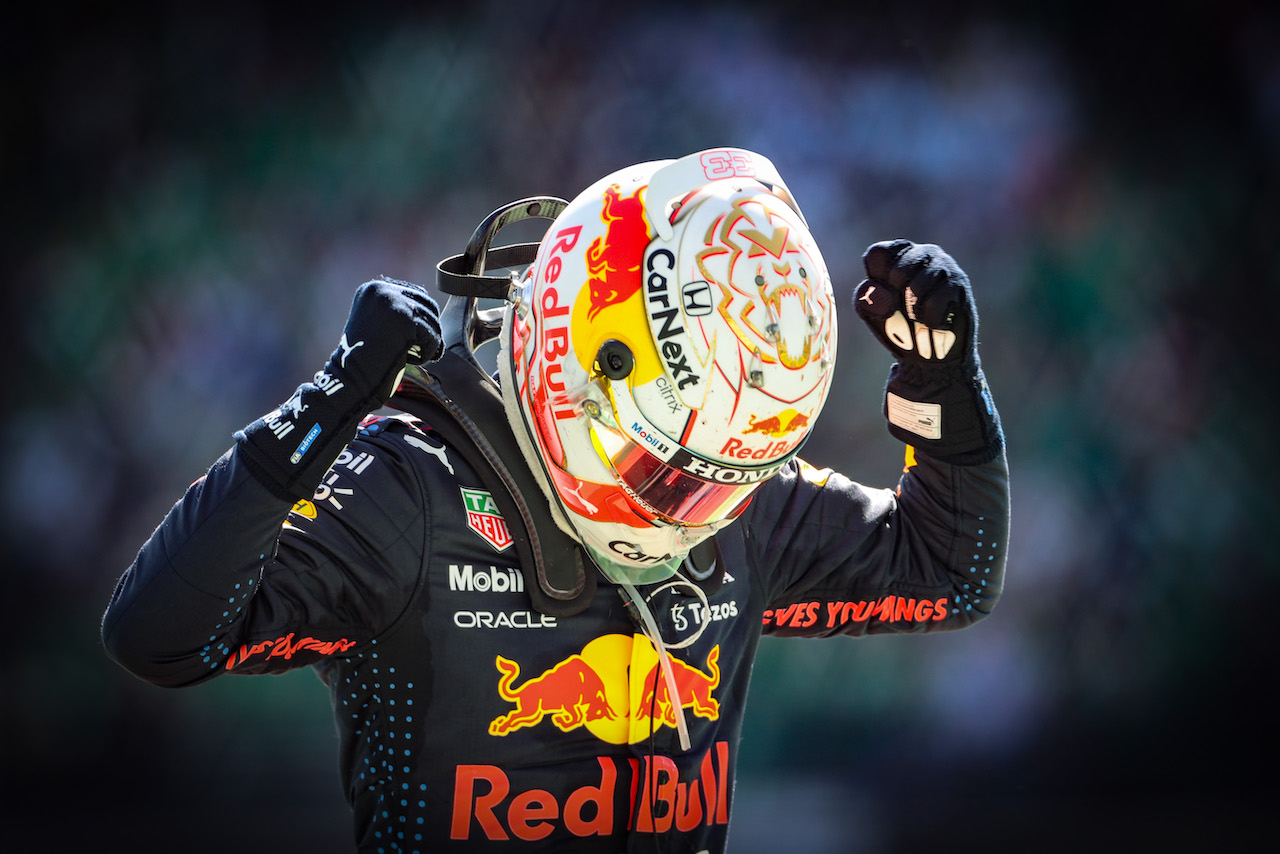 GP CITTA DEL MESSICO, Gara winner Max Verstappen (NLD) Red Bull Racing celebrates in parc ferme.
07.11.2021. Formula 1 World Championship, Rd 18, Mexican Grand Prix, Mexico City, Mexico, Gara Day.
- www.xpbimages.com, EMail: requests@xpbimages.com © Copyright: Charniaux / XPB Images
