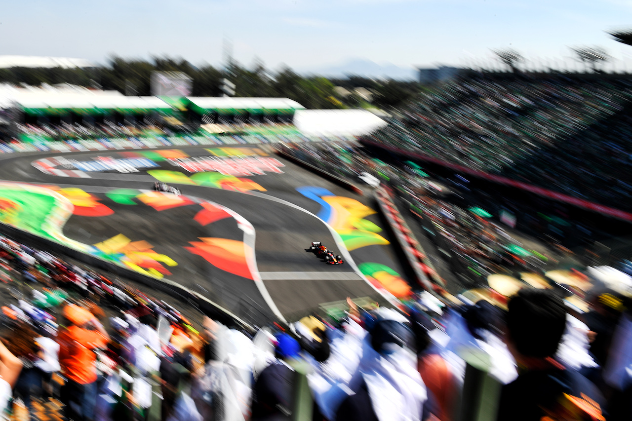 GP CITTA DEL MESSICO, Max Verstappen (NLD) Red Bull Racing RB16B.
07.11.2021. Formula 1 World Championship, Rd 18, Mexican Grand Prix, Mexico City, Mexico, Gara Day.
- www.xpbimages.com, EMail: requests@xpbimages.com © Copyright: Carrezevoli / XPB Images