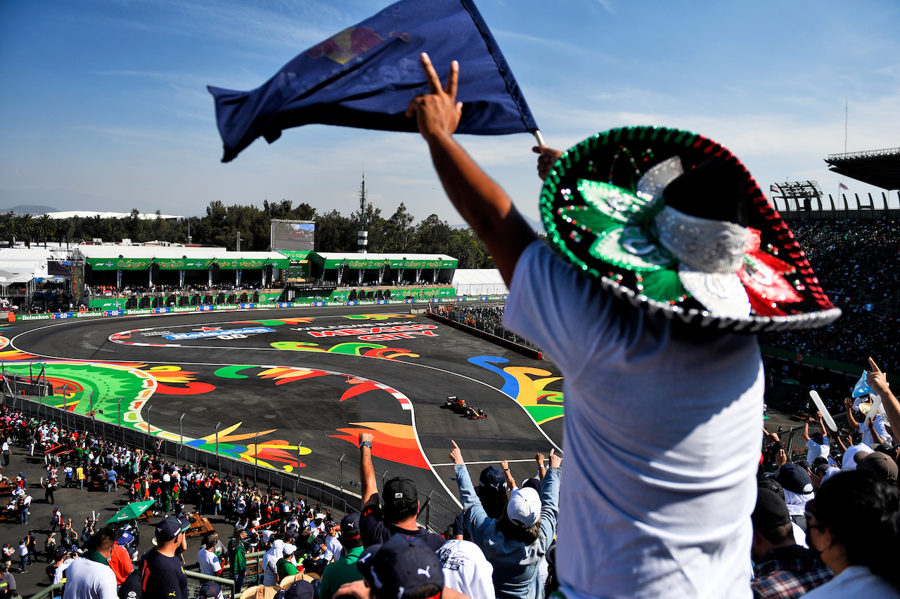 GP CITTA DEL MESSICO, Sergio Perez (MEX) Red Bull Racing RB16B.
07.11.2021. Formula 1 World Championship, Rd 18, Mexican Grand Prix, Mexico City, Mexico, Gara Day.
- www.xpbimages.com, EMail: requests@xpbimages.com © Copyright: Carrezevoli / XPB Images