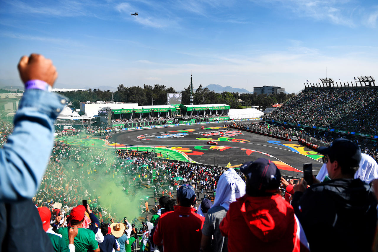 GP CITTA DEL MESSICO, Gara winner Max Verstappen (NLD) Red Bull Racing RB16B, second placed Lewis Hamilton (GBR) Mercedes AMG F1 W12 e third placed Sergio Perez (MEX) Red Bull Racing RB16B in parc ferme.
07.11.2021. Formula 1 World Championship, Rd 18, Mexican Grand Prix, Mexico City, Mexico, Gara Day.
- www.xpbimages.com, EMail: requests@xpbimages.com © Copyright: Carrezevoli / XPB Images