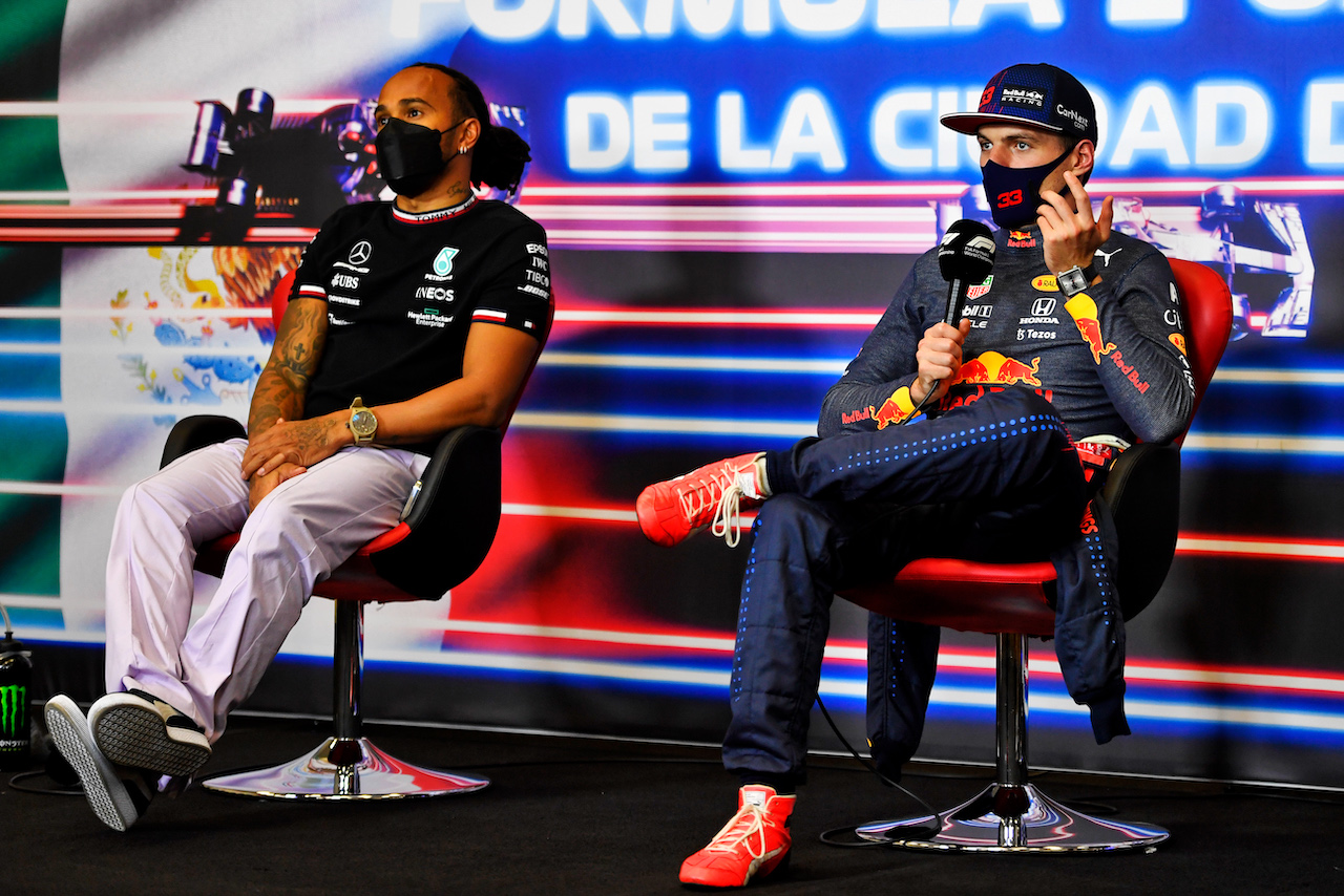 GP CITTA DEL MESSICO, (L to R): Lewis Hamilton (GBR) Mercedes AMG F1 e Sergio Perez (MEX) Red Bull Racing in the post race FIA Press Conference.
07.11.2021. Formula 1 World Championship, Rd 18, Mexican Grand Prix, Mexico City, Mexico, Gara Day.
- www.xpbimages.com, EMail: requests@xpbimages.com © Copyright: Carrezevoli / XPB Images