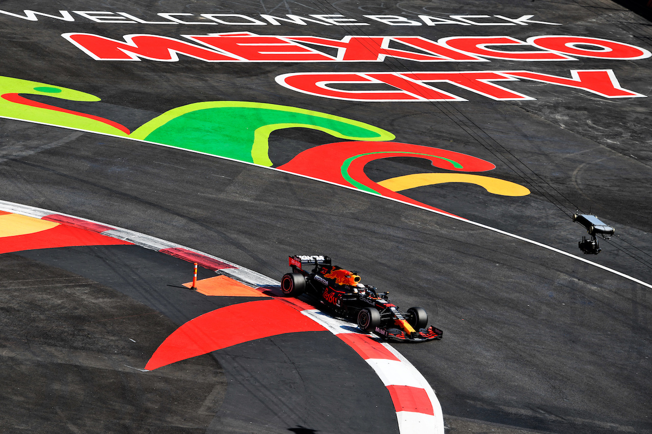 GP CITTA DEL MESSICO, Max Verstappen (NLD) Red Bull Racing RB16B.
07.11.2021. Formula 1 World Championship, Rd 18, Mexican Grand Prix, Mexico City, Mexico, Gara Day.
- www.xpbimages.com, EMail: requests@xpbimages.com © Copyright: Carrezevoli / XPB Images