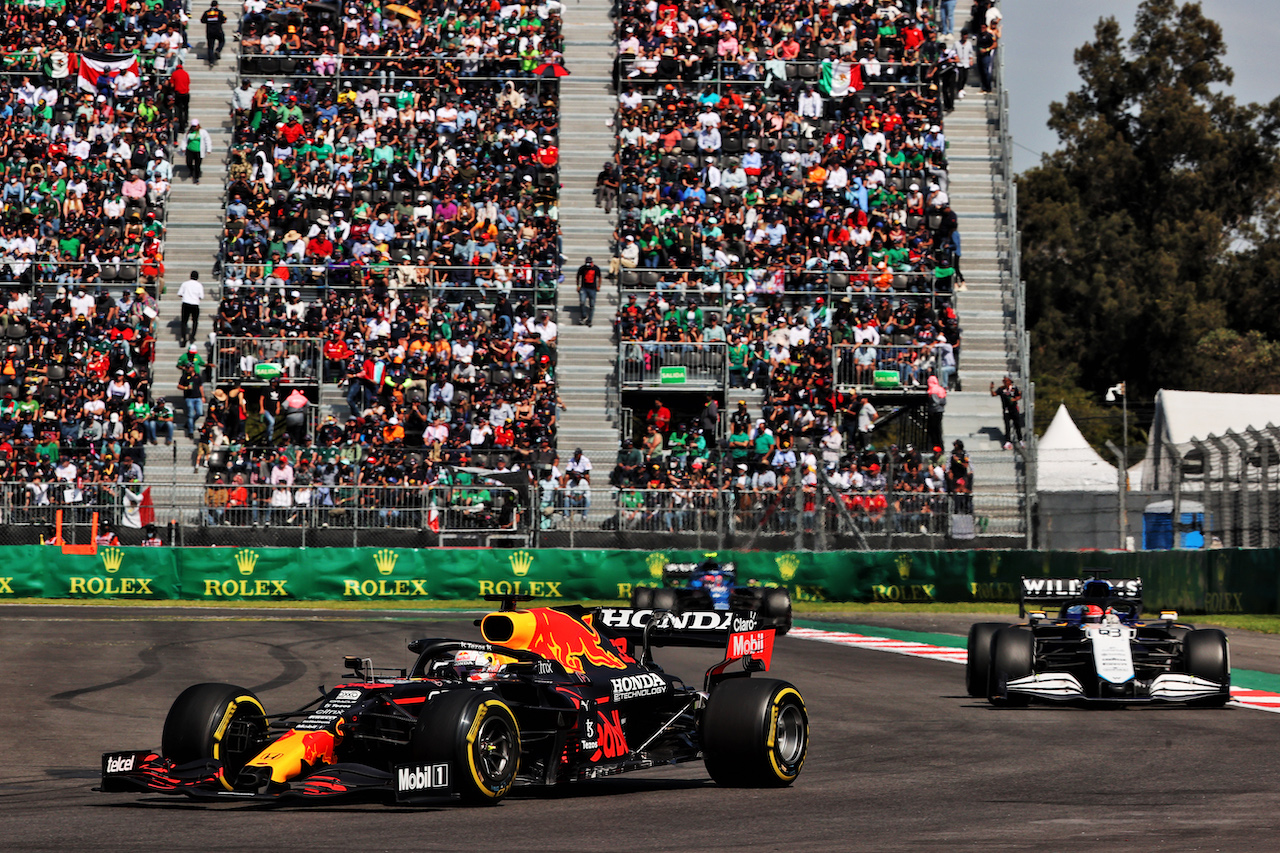GP CITTA DEL MESSICO, Max Verstappen (NLD) Red Bull Racing RB16B.
07.11.2021. Formula 1 World Championship, Rd 18, Mexican Grand Prix, Mexico City, Mexico, Gara Day.
- www.xpbimages.com, EMail: requests@xpbimages.com © Copyright: Batchelor / XPB Images