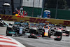 GP CITTA DEL MESSICO, Max Verstappen (NLD) Red Bull Racing RB16B davanti a Lewis Hamilton (GBR) Mercedes AMG F1 W12.
07.11.2021. Formula 1 World Championship, Rd 18, Mexican Grand Prix, Mexico City, Mexico, Gara Day.
- www.xpbimages.com, EMail: requests@xpbimages.com © Copyright: Charniaux / XPB Images