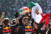 GP CITTA DEL MESSICO, Sergio Perez (MEX) Red Bull Racing celebrates his third position with the team in parc ferme.
07.11.2021. Formula 1 World Championship, Rd 18, Mexican Grand Prix, Mexico City, Mexico, Gara Day.
- www.xpbimages.com, EMail: requests@xpbimages.com © Copyright: Charniaux / XPB Images