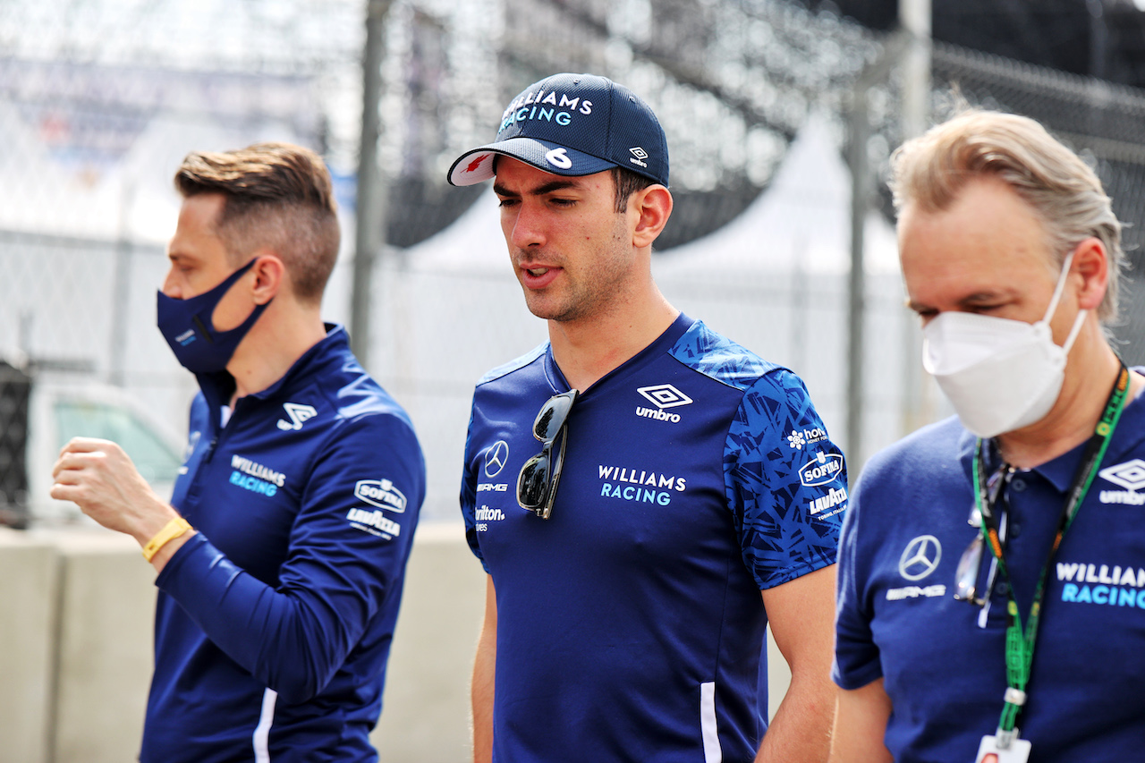 GP CITTA DEL MESSICO, Nicholas Latifi (CDN) Williams Racing walks the circuit with the team.
04.11.2021. Formula 1 World Championship, Rd 18, Mexican Grand Prix, Mexico City, Mexico, Preparation Day.
- www.xpbimages.com, EMail: requests@xpbimages.com © Copyright: Batchelor / XPB Images