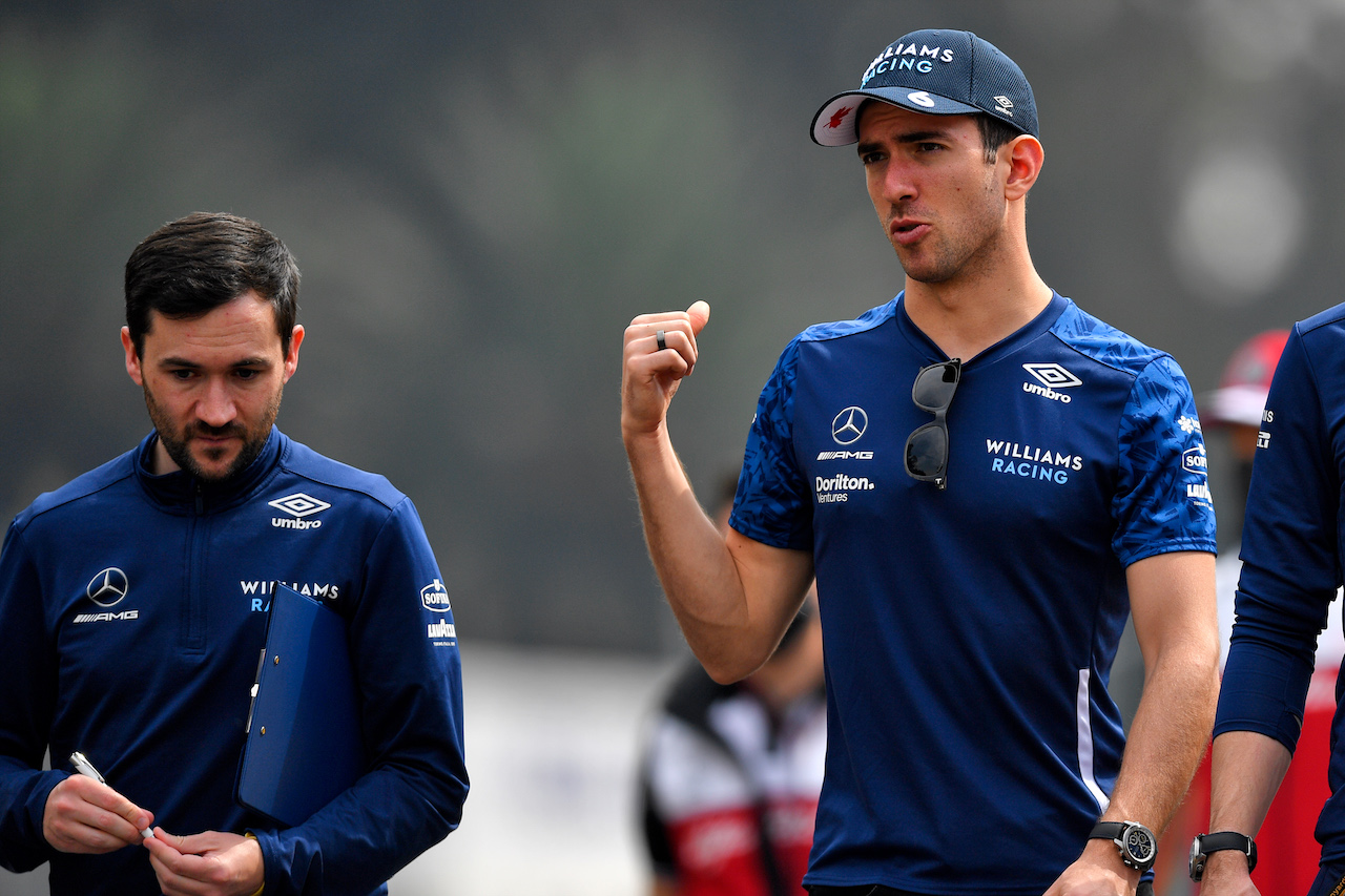 GP CITTA DEL MESSICO, Nicholas Latifi (CDN) Williams Racing walks the circuit with the team.
04.11.2021. Formula 1 World Championship, Rd 18, Mexican Grand Prix, Mexico City, Mexico, Preparation Day.
- www.xpbimages.com, EMail: requests@xpbimages.com © Copyright: Carrezevoli / XPB Images
