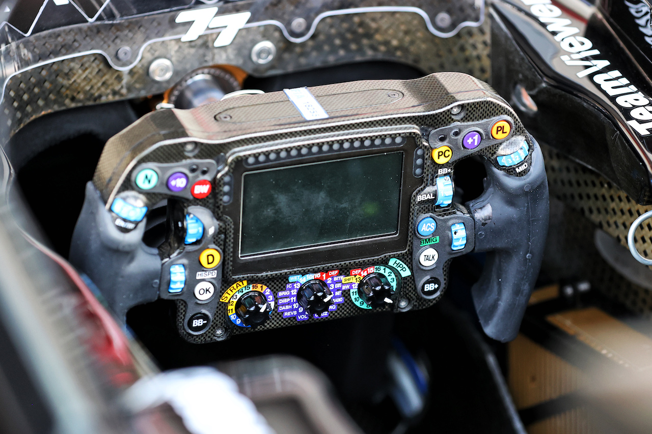 GP CITTA DEL MESSICO, Mercedes AMG F1 W12 steering wheel.
04.11.2021. Formula 1 World Championship, Rd 18, Mexican Grand Prix, Mexico City, Mexico, Preparation Day.
- www.xpbimages.com, EMail: requests@xpbimages.com © Copyright: Batchelor / XPB Images