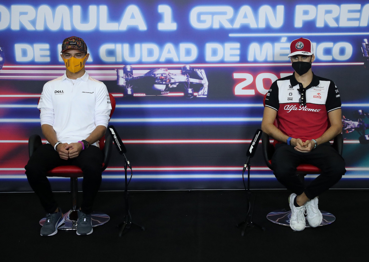 GP CITTA DEL MESSICO, (L to R): Lando Norris (GBR) McLaren e Antonio Giovinazzi (ITA) Alfa Romeo Racing in the FIA Press Conference.
04.11.2021. Formula 1 World Championship, Rd 18, Mexican Grand Prix, Mexico City, Mexico, Preparation Day.
- www.xpbimages.com, EMail: requests@xpbimages.com © Copyright: FIA Pool Image for Editorial Use Only