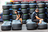 GP CITTA DEL MESSICO, Mercedes AMG F1 meccanici with wet Pirelli tyres.
04.11.2021. Formula 1 World Championship, Rd 18, Mexican Grand Prix, Mexico City, Mexico, Preparation Day.
- www.xpbimages.com, EMail: requests@xpbimages.com © Copyright: Batchelor / XPB Images