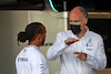 GP CITTA DEL MESSICO, (L to R): Lewis Hamilton (GBR) Mercedes AMG F1 with Evan Short (GBR) Mercedes AMG F1 Head of Trackside Electronics Systems.
04.11.2021. Formula 1 World Championship, Rd 18, Mexican Grand Prix, Mexico City, Mexico, Preparation Day.
- www.xpbimages.com, EMail: requests@xpbimages.com © Copyright: Batchelor / XPB Images