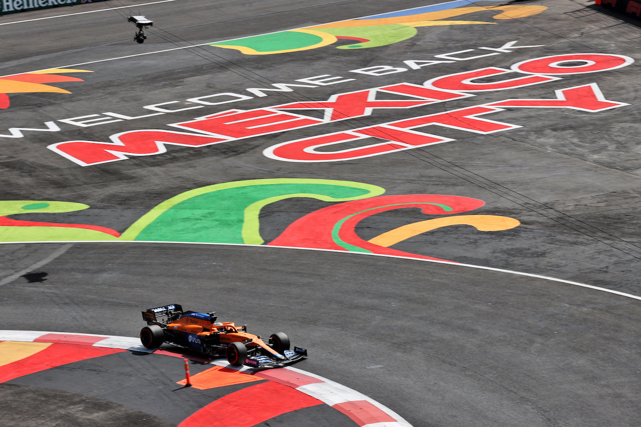 GP CITTA DEL MESSICO, Daniel Ricciardo (AUS) McLaren MCL35M.
06.11.2021. Formula 1 World Championship, Rd 18, Mexican Grand Prix, Mexico City, Mexico, Qualifiche Day.
- www.xpbimages.com, EMail: requests@xpbimages.com © Copyright: Batchelor / XPB Images