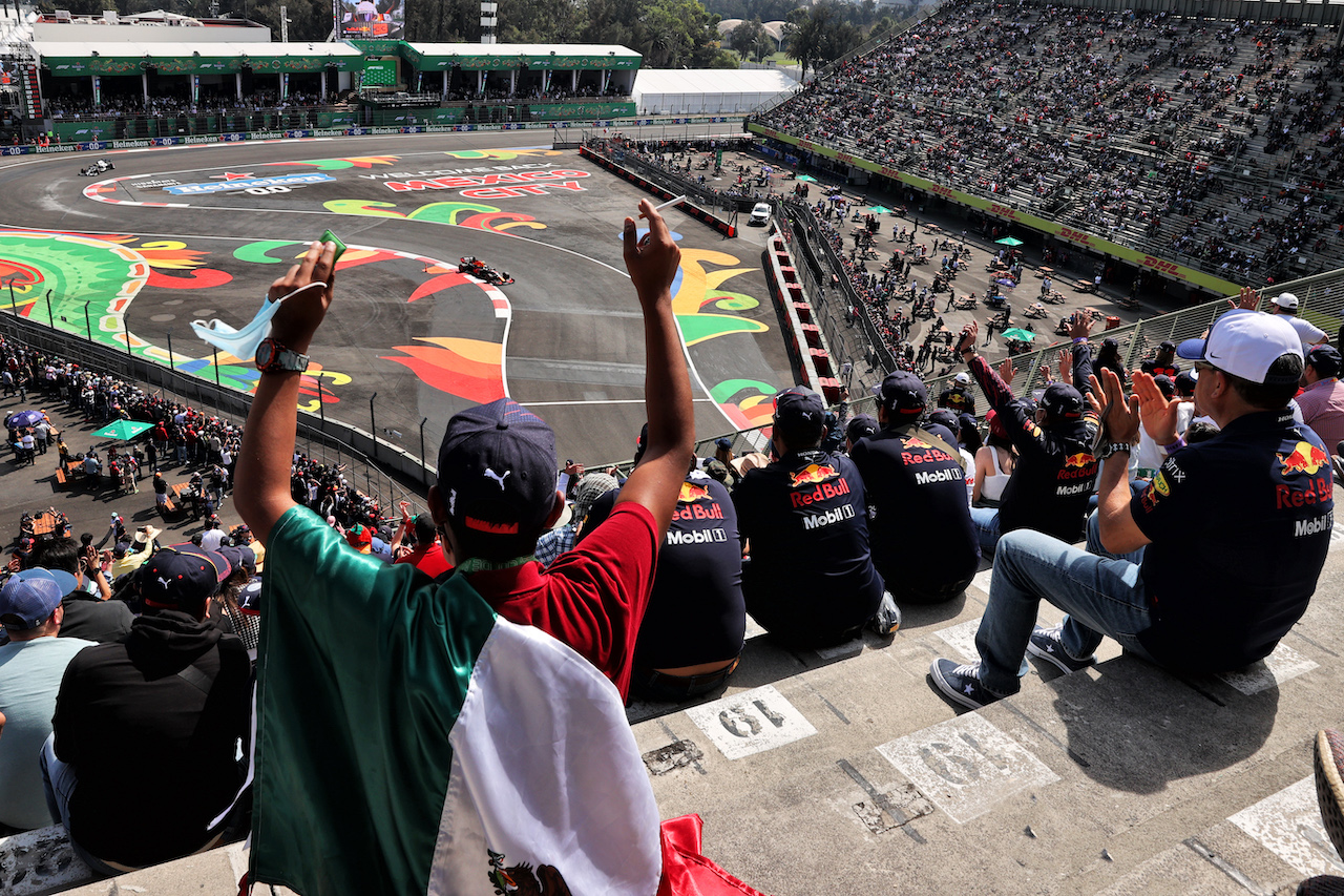 GP CITTA DEL MESSICO, Sergio Perez (MEX) Red Bull Racing RB16B.
06.11.2021. Formula 1 World Championship, Rd 18, Mexican Grand Prix, Mexico City, Mexico, Qualifiche Day.
- www.xpbimages.com, EMail: requests@xpbimages.com © Copyright: Batchelor / XPB Images