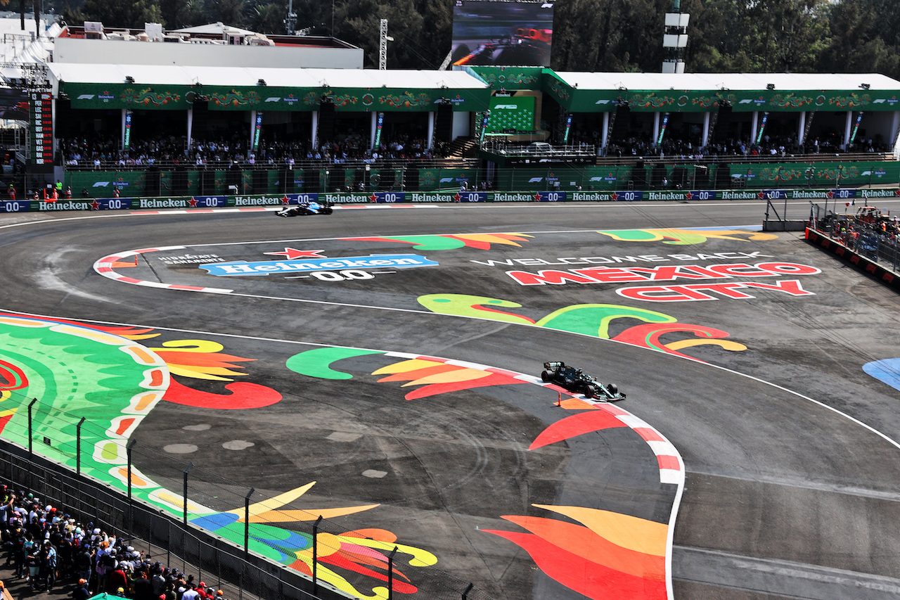 GP CITTA DEL MESSICO, Lance Stroll (CDN) Aston Martin F1 Team AMR21.
06.11.2021. Formula 1 World Championship, Rd 18, Mexican Grand Prix, Mexico City, Mexico, Qualifiche Day.
- www.xpbimages.com, EMail: requests@xpbimages.com © Copyright: Batchelor / XPB Images