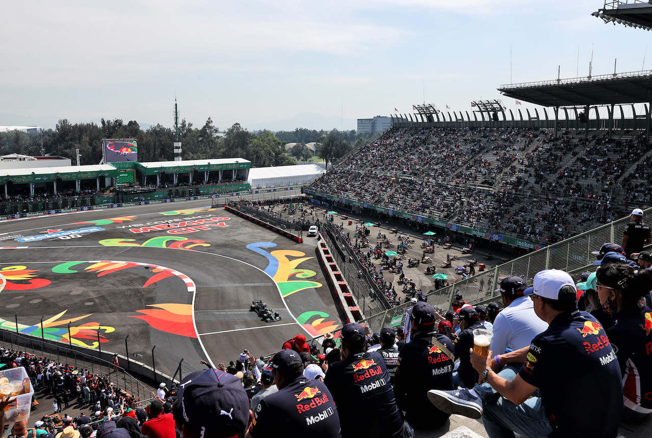 GP CITTA DEL MESSICO, Lewis Hamilton (GBR) Mercedes AMG F1 W12.
06.11.2021. Formula 1 World Championship, Rd 18, Mexican Grand Prix, Mexico City, Mexico, Qualifiche Day.
- www.xpbimages.com, EMail: requests@xpbimages.com © Copyright: Batchelor / XPB Images