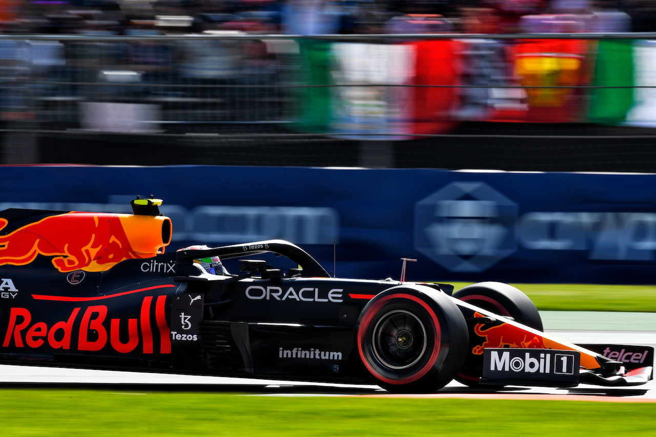 GP CITTA DEL MESSICO, Sergio Perez (MEX) Red Bull Racing RB16B.
06.11.2021. Formula 1 World Championship, Rd 18, Mexican Grand Prix, Mexico City, Mexico, Qualifiche Day.
- www.xpbimages.com, EMail: requests@xpbimages.com © Copyright: Carrezevoli / XPB Images
