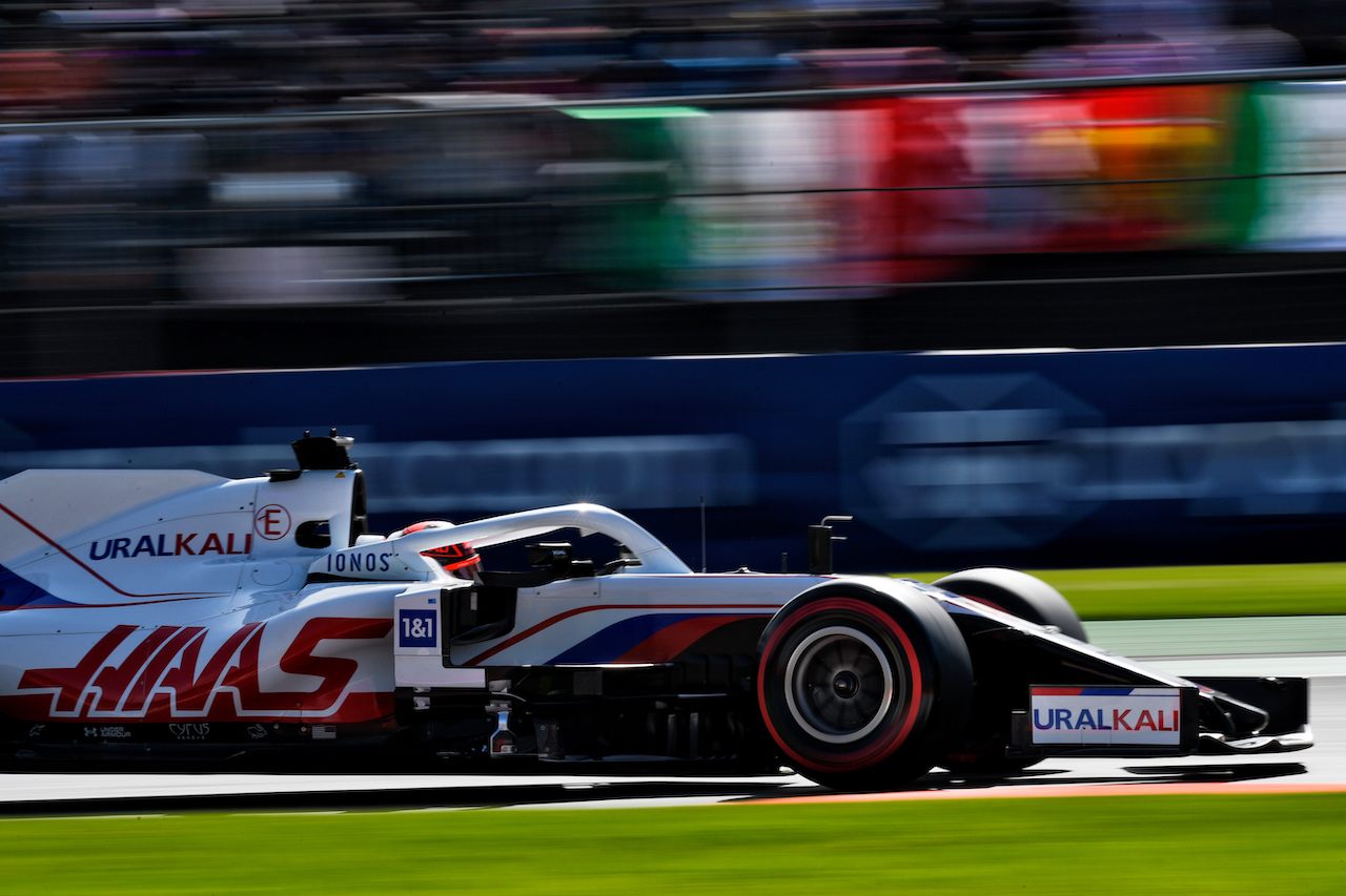 GP CITTA DEL MESSICO, Nikita Mazepin (RUS) Haas F1 Team VF-21.
06.11.2021. Formula 1 World Championship, Rd 18, Mexican Grand Prix, Mexico City, Mexico, Qualifiche Day.
- www.xpbimages.com, EMail: requests@xpbimages.com © Copyright: Carrezevoli / XPB Images