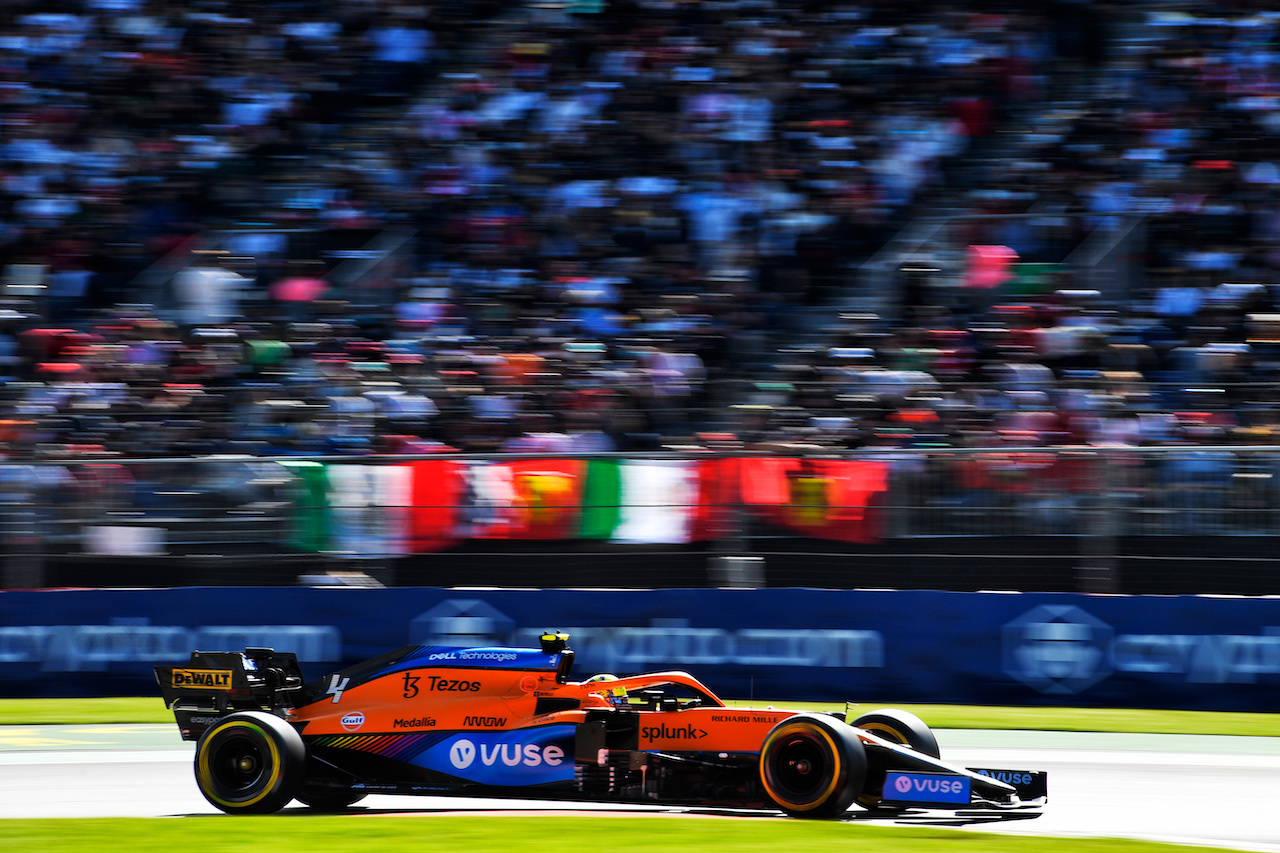 GP CITTA DEL MESSICO, Lando Norris (GBR) McLaren MCL35M.
06.11.2021. Formula 1 World Championship, Rd 18, Mexican Grand Prix, Mexico City, Mexico, Qualifiche Day.
- www.xpbimages.com, EMail: requests@xpbimages.com © Copyright: Carrezevoli / XPB Images