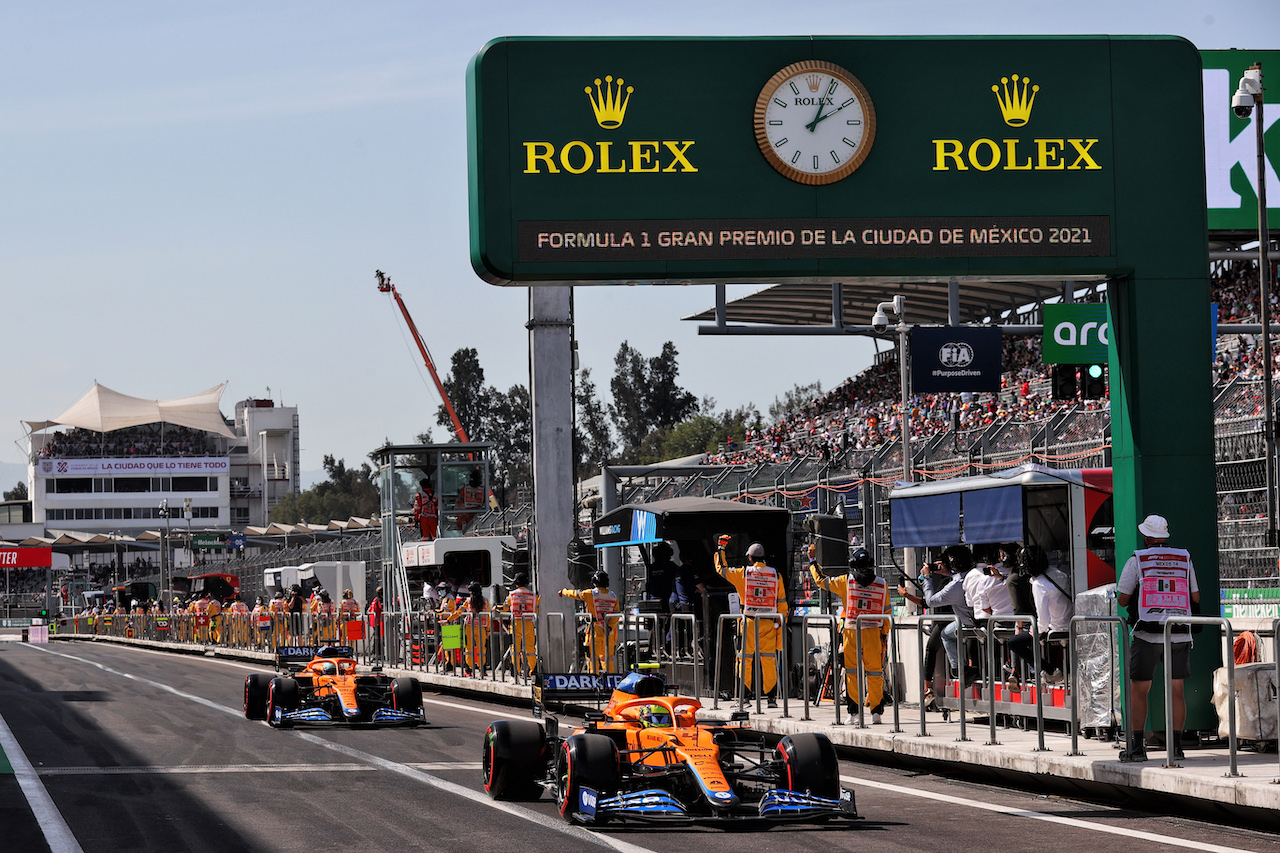 GP CITTA DEL MESSICO, Lando Norris (GBR) McLaren MCL35M e Daniel Ricciardo (AUS) McLaren MCL35M leave the pits.
06.11.2021. Formula 1 World Championship, Rd 18, Mexican Grand Prix, Mexico City, Mexico, Qualifiche Day.
- www.xpbimages.com, EMail: requests@xpbimages.com © Copyright: Batchelor / XPB Images