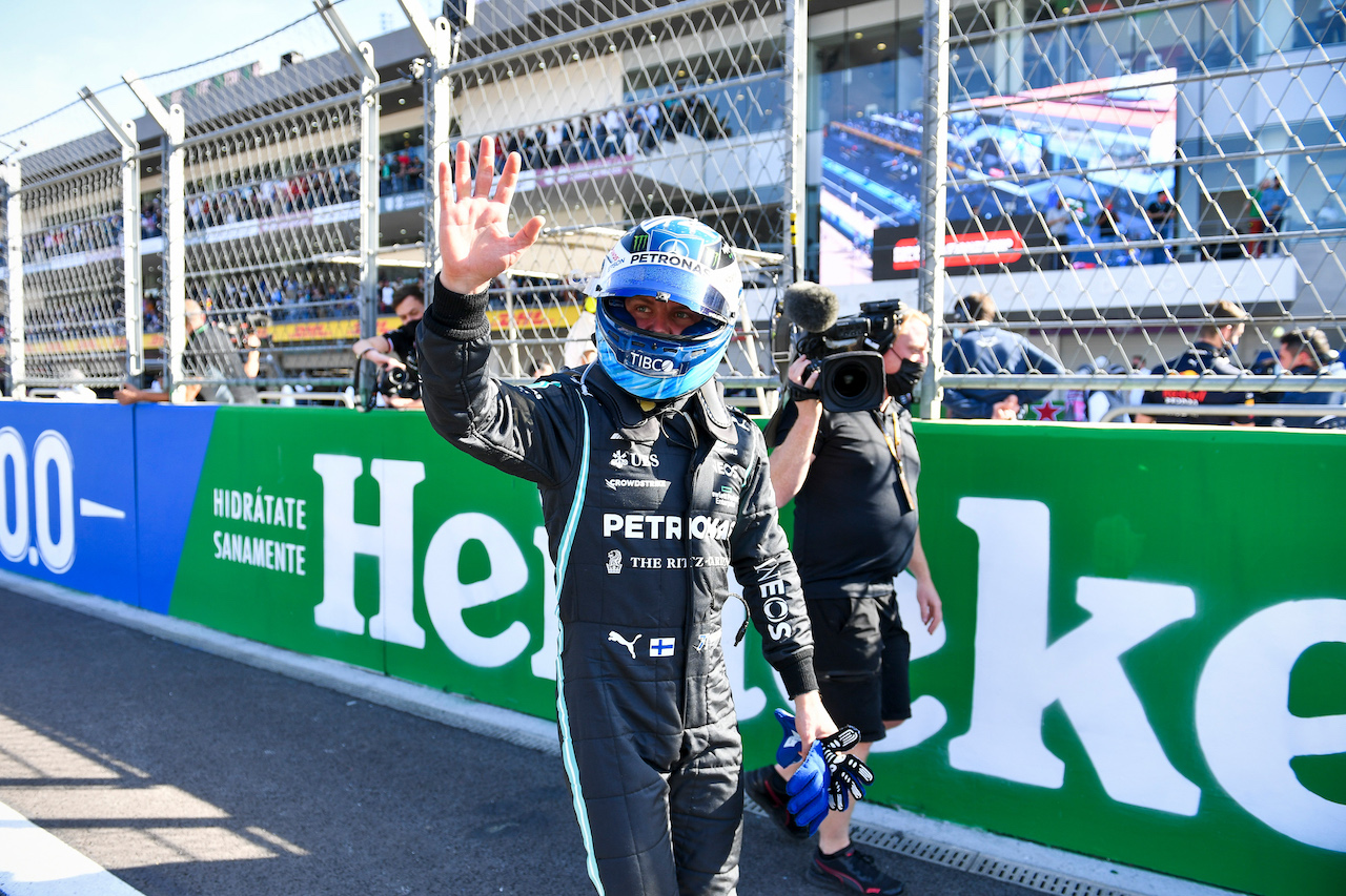 GP CITTA DEL MESSICO, Valtteri Bottas (FIN) Mercedes AMG F1 celebrates his pole position in qualifying parc ferme.
06.11.2021. Formula 1 World Championship, Rd 18, Mexican Grand Prix, Mexico City, Mexico, Qualifiche Day.
- www.xpbimages.com, EMail: requests@xpbimages.com © Copyright: FIA Pool Image for Editorial Use Only