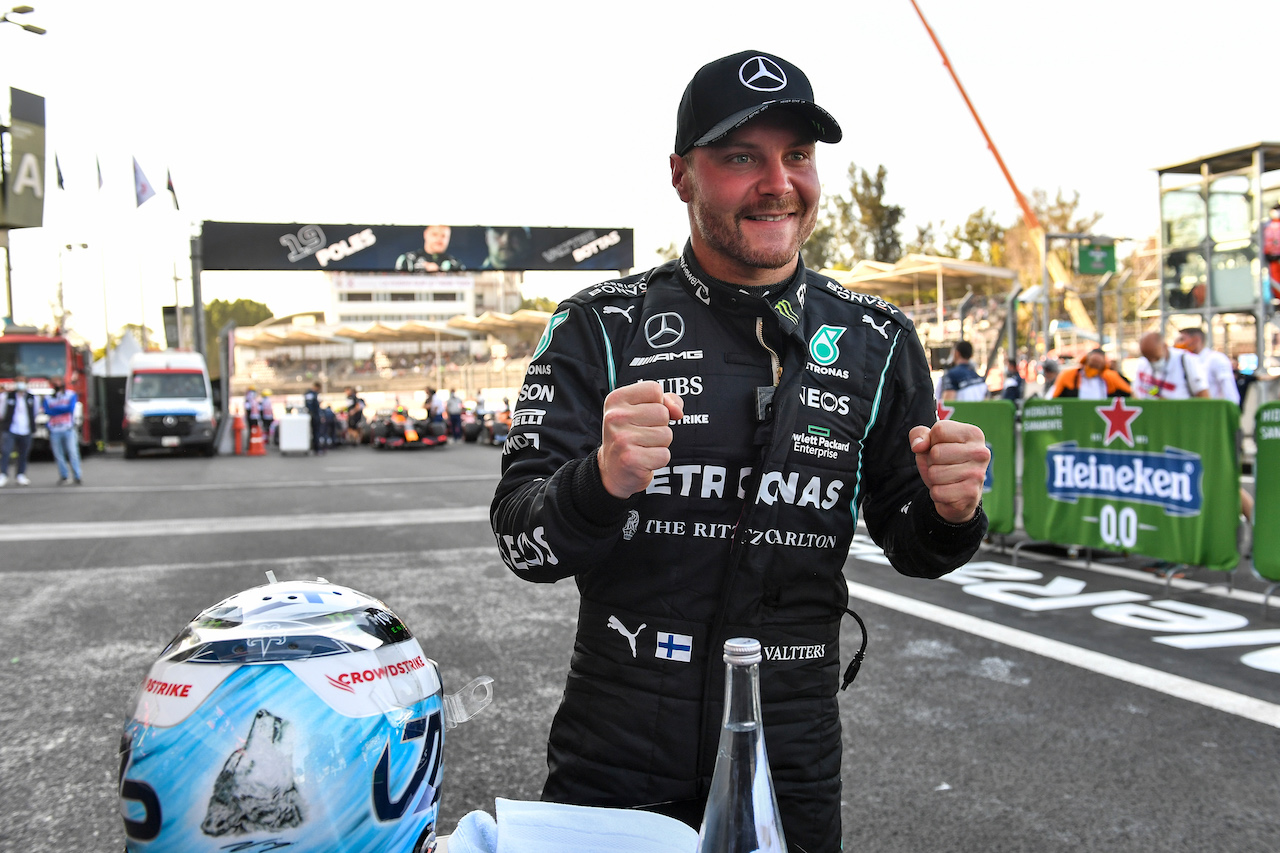 GP CITTA DEL MESSICO, Valtteri Bottas (FIN) Mercedes AMG F1 celebrates his pole position in qualifying parc ferme.
06.11.2021. Formula 1 World Championship, Rd 18, Mexican Grand Prix, Mexico City, Mexico, Qualifiche Day.
- www.xpbimages.com, EMail: requests@xpbimages.com © Copyright: FIA Pool Image for Editorial Use Only