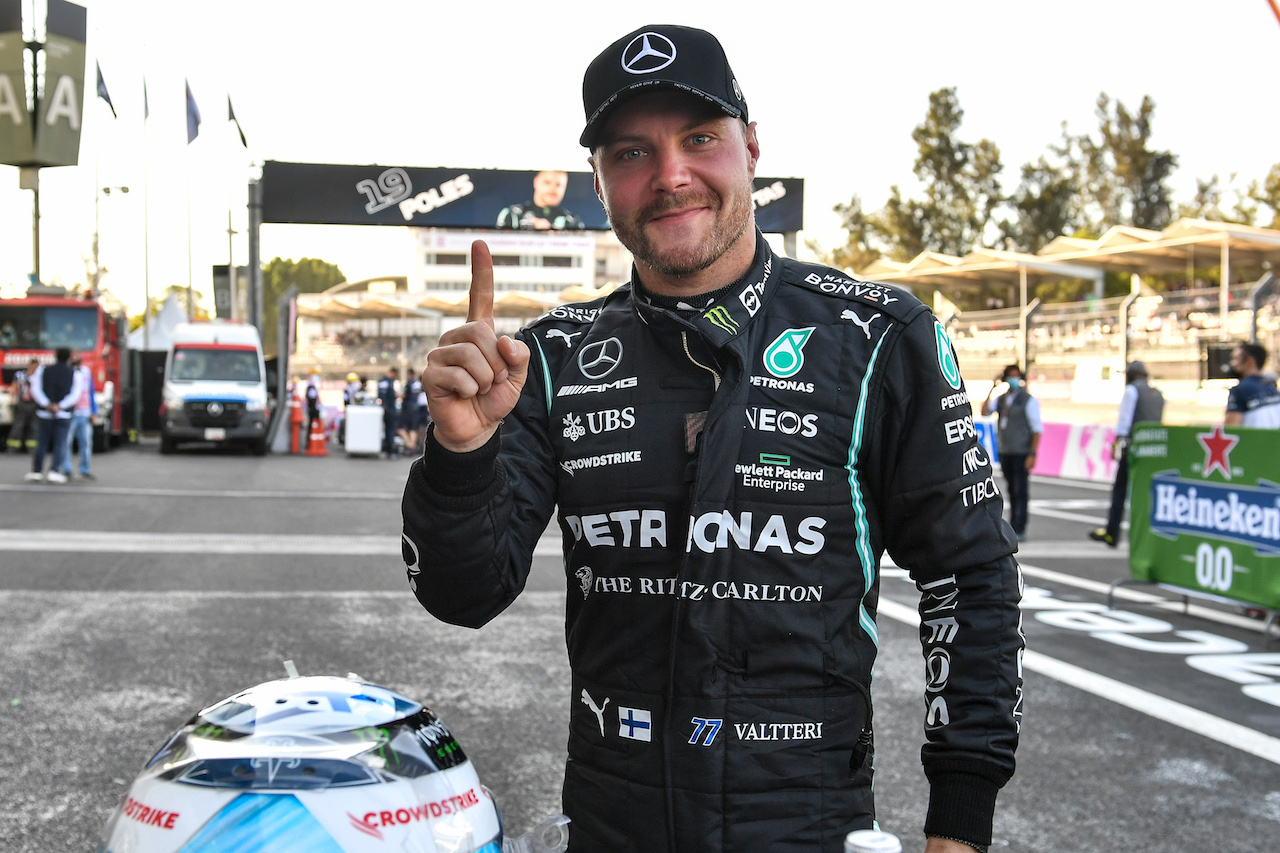 GP CITTA DEL MESSICO, Valtteri Bottas (FIN) Mercedes AMG F1 celebrates his pole position in qualifying parc ferme.
06.11.2021. Formula 1 World Championship, Rd 18, Mexican Grand Prix, Mexico City, Mexico, Qualifiche Day.
- www.xpbimages.com, EMail: requests@xpbimages.com © Copyright: FIA Pool Image for Editorial Use Only