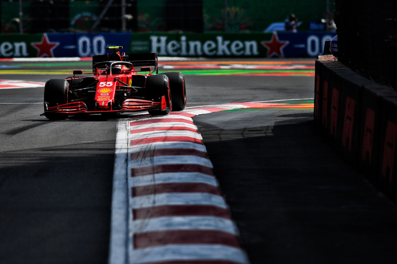 GP CITTA DEL MESSICO, Carlos Sainz Jr (ESP) Ferrari SF-21.
06.11.2021. Formula 1 World Championship, Rd 18, Mexican Grand Prix, Mexico City, Mexico, Qualifiche Day.
- www.xpbimages.com, EMail: requests@xpbimages.com © Copyright: Carrezevoli / XPB Images
