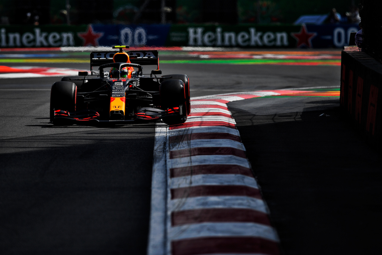 GP CITTA DEL MESSICO, Sergio Perez (MEX) Red Bull Racing RB16B.
06.11.2021. Formula 1 World Championship, Rd 18, Mexican Grand Prix, Mexico City, Mexico, Qualifiche Day.
- www.xpbimages.com, EMail: requests@xpbimages.com © Copyright: Carrezevoli / XPB Images