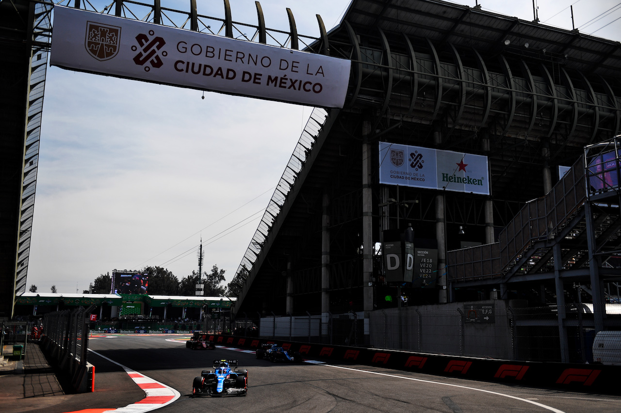 GP CITTA DEL MESSICO, Esteban Ocon (FRA) Alpine F1 Team A521.
06.11.2021. Formula 1 World Championship, Rd 18, Mexican Grand Prix, Mexico City, Mexico, Qualifiche Day.
- www.xpbimages.com, EMail: requests@xpbimages.com © Copyright: Carrezevoli / XPB Images