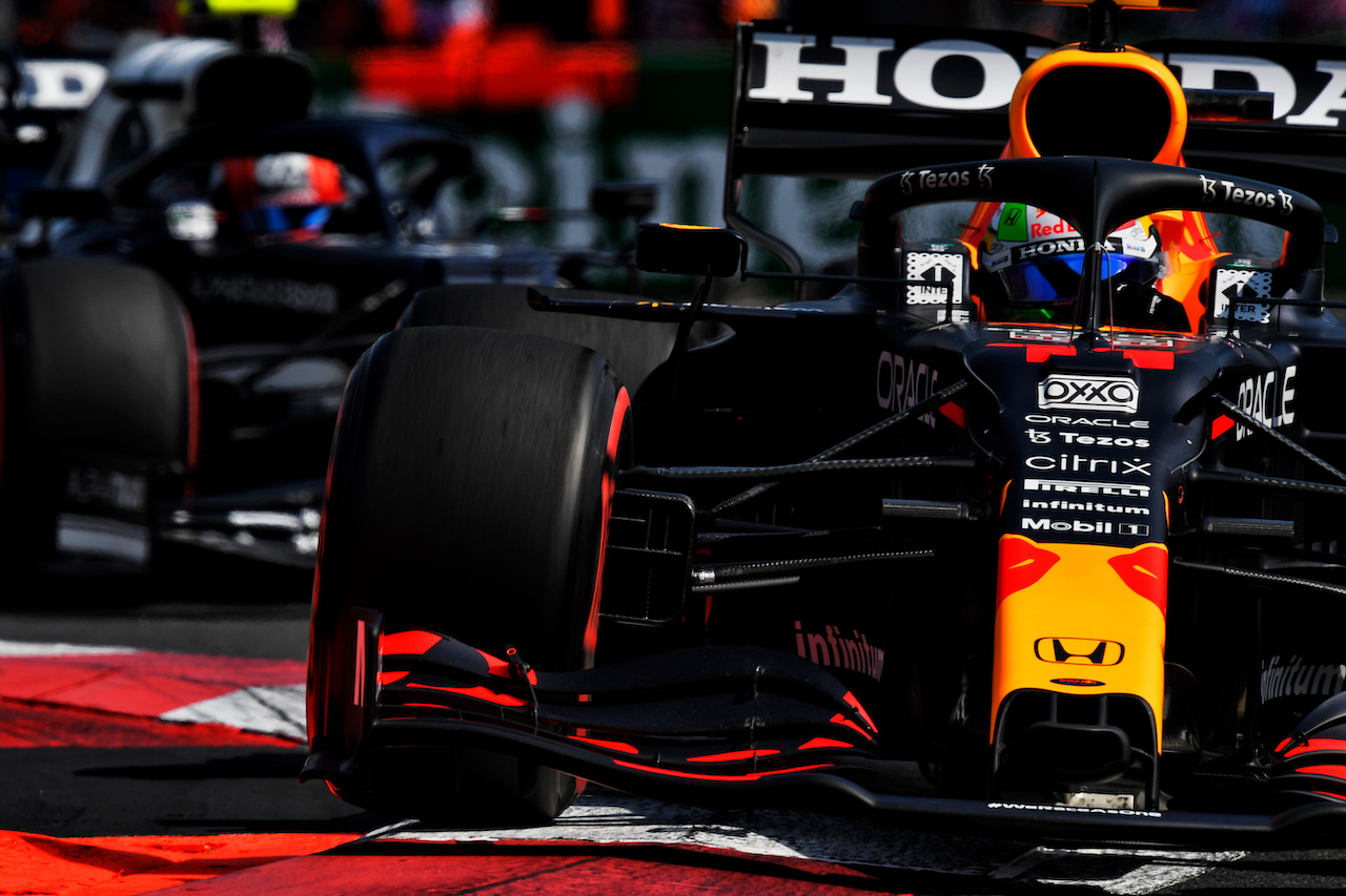 GP CITTA DEL MESSICO, Sergio Perez (MEX) Red Bull Racing RB16B.
06.11.2021. Formula 1 World Championship, Rd 18, Mexican Grand Prix, Mexico City, Mexico, Qualifiche Day.
- www.xpbimages.com, EMail: requests@xpbimages.com © Copyright: Carrezevoli / XPB Images