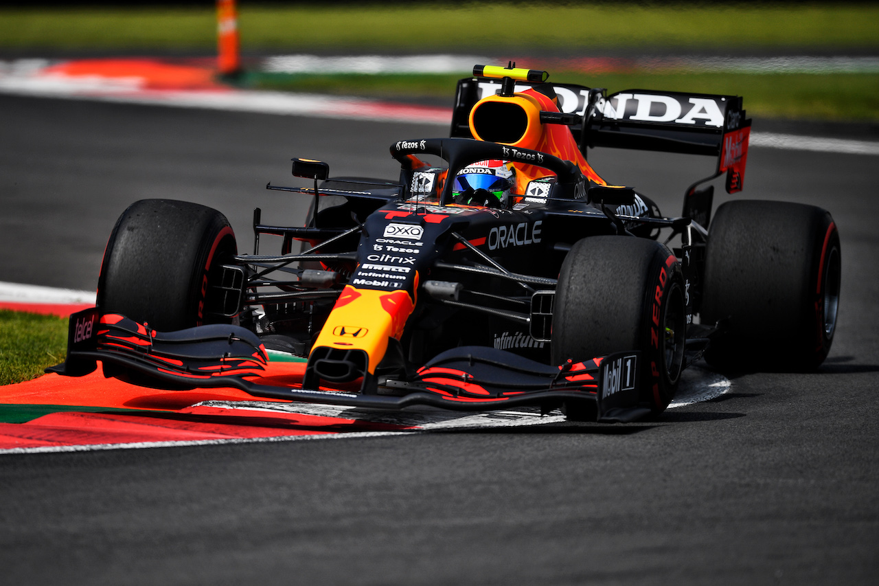 GP CITTA DEL MESSICO, Sergio Perez (MEX) Red Bull Racing RB16B.
05.11.2021. Formula 1 World Championship, Rd 18, Mexican Grand Prix, Mexico City, Mexico, Practice Day.
- www.xpbimages.com, EMail: requests@xpbimages.com © Copyright: Carrezevoli / XPB Images