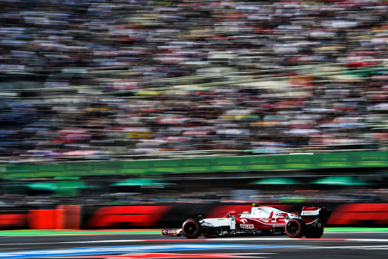 GP CITTA DEL MESSICO, Antonio Giovinazzi (ITA) Alfa Romeo Racing C41.
05.11.2021. Formula 1 World Championship, Rd 18, Mexican Grand Prix, Mexico City, Mexico, Practice Day.
- www.xpbimages.com, EMail: requests@xpbimages.com © Copyright: Carrezevoli / XPB Images