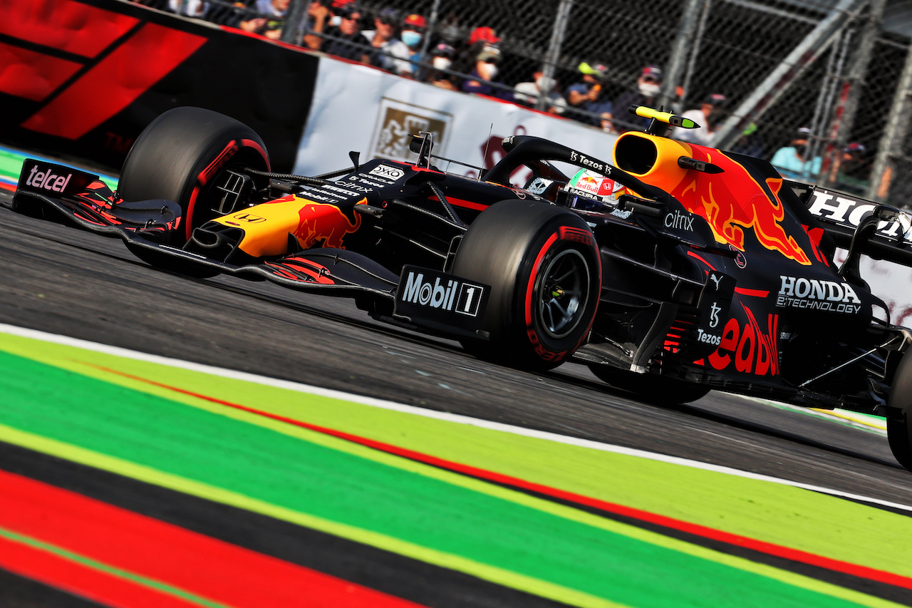 GP CITTA DEL MESSICO, Sergio Perez (MEX) Red Bull Racing RB16B.
05.11.2021. Formula 1 World Championship, Rd 18, Mexican Grand Prix, Mexico City, Mexico, Practice Day.
- www.xpbimages.com, EMail: requests@xpbimages.com © Copyright: Batchelor / XPB Images