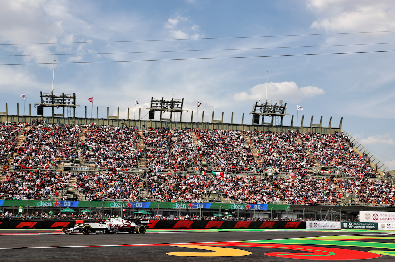 GP CITTA DEL MESSICO, Antonio Giovinazzi (ITA) Alfa Romeo Racing C41.
05.11.2021. Formula 1 World Championship, Rd 18, Mexican Grand Prix, Mexico City, Mexico, Practice Day.
- www.xpbimages.com, EMail: requests@xpbimages.com © Copyright: Batchelor / XPB Images