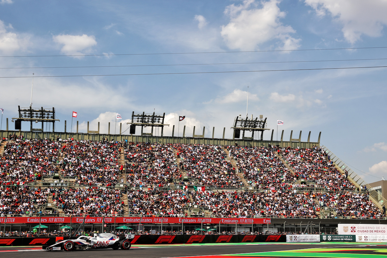 GP CITTA DEL MESSICO, Mick Schumacher (GER) Haas VF-21.
05.11.2021. Formula 1 World Championship, Rd 18, Mexican Grand Prix, Mexico City, Mexico, Practice Day.
- www.xpbimages.com, EMail: requests@xpbimages.com © Copyright: Batchelor / XPB Images