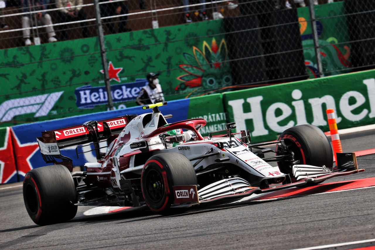 GP CITTA DEL MESSICO, Antonio Giovinazzi (ITA) Alfa Romeo Racing C41.
05.11.2021. Formula 1 World Championship, Rd 18, Mexican Grand Prix, Mexico City, Mexico, Practice Day.
- www.xpbimages.com, EMail: requests@xpbimages.com © Copyright: Batchelor / XPB Images